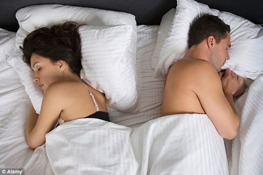 Những cặp đôi ngủ mặt đối mặt có xu hướng hạnh phúc hơn những cặp nằm quay lưng lại với nhau.