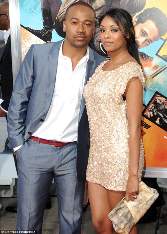 Sao phim “Scandal” bị cáo buộc dọa giết vợ, tự sát