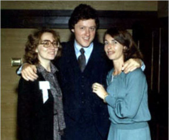 Vợ chồng ông Clinton và bà Blair (phải) quen biết từ những năm 1970. Ảnh: Daily Mail
