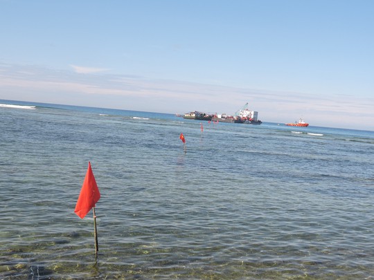 Thi công tuyến cáp ngầm tại đầu đảo Lý Sơn