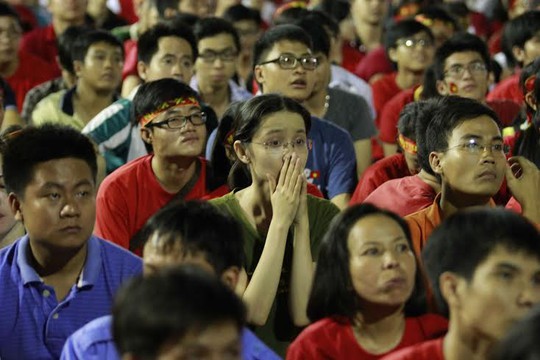 CĐV TP HCM khóc vì đội tuyển Việt Nam