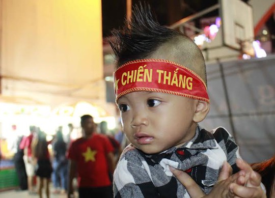 Một em bé cũng buồn lây người lớn