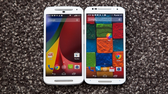 Moto G 2014 trái và Moto X 2014.