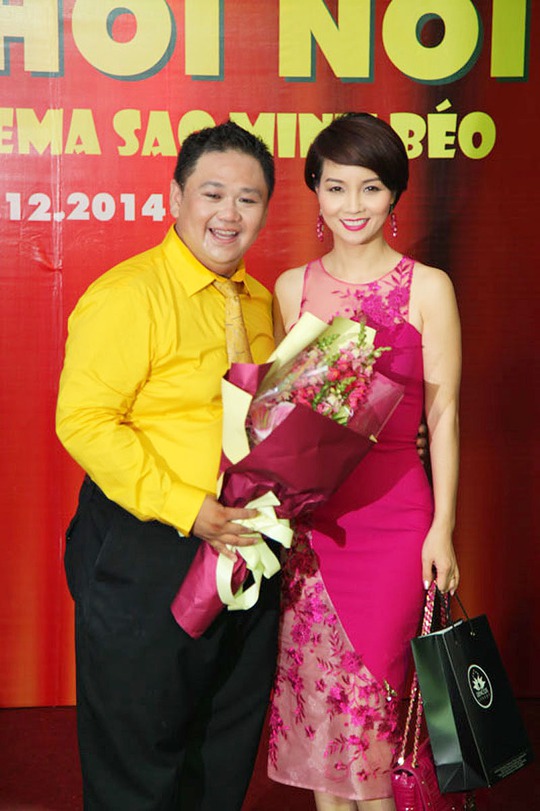 Minh Béo đang tham gia chương trình Sao Việt toàn năng do công ty Mai Thu Huyền sản xuất nên chị cũng đến chúc mừng anh