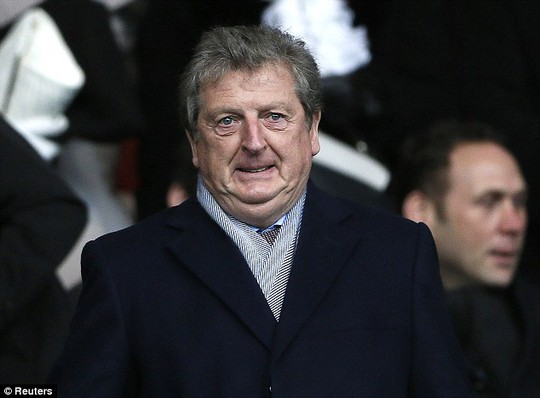 HLV Roy Hodgson bất ngờ trước chấn thương của Walcott