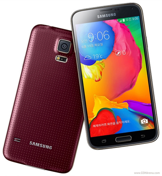 Phiên bản Galaxy S5 LTE-A có thiết kế tương tự bản S5 chuẩn.