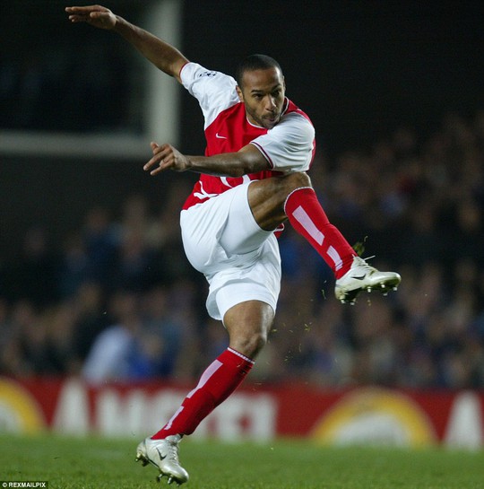 Những cú đá của Henry luôn gây khó khăn cho thủ môn đối phương