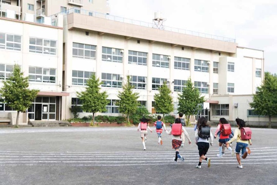 B-school đáp ứng hầu hết các nhu cầu tài chính cơ bản của trường học