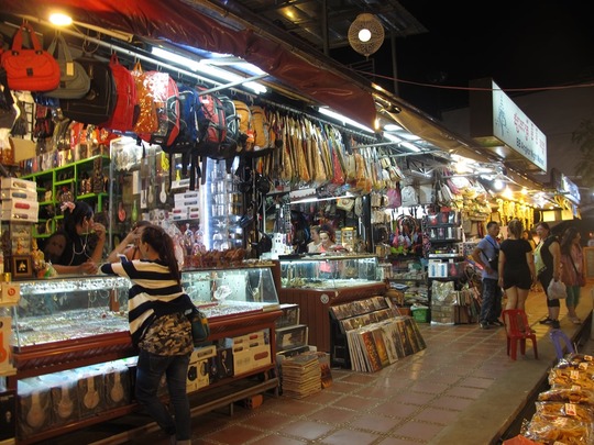 Chợ đêm ở Siem Riep. Ảnh: AN HIÊN