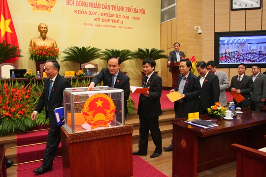 Các đại biểu HĐND TP Hà Nội bỏ phiếu tín nhiệm sáng 3-12.