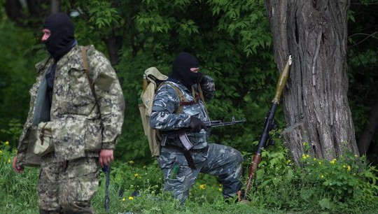 Pro-independence armed men take positions near the town of Slaviansk, eastern Ukraine, May 5, 2014