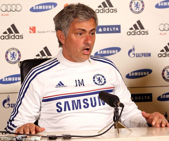 HLV Mourinho trở lại họp báo sau nhiều lần vắng mặt