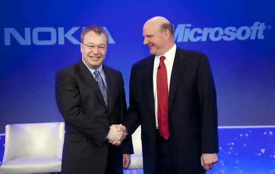 CEO Stephen Elop của Nokia và Steve Ballmer của Microsoft.