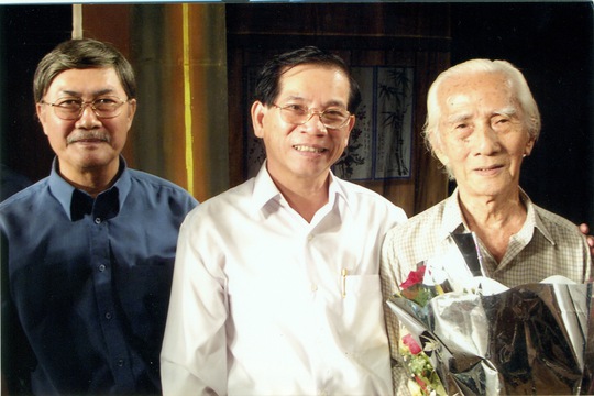 Ông Nguyễn Minh Triết - Nguyên chủ tịch nước Việt Nam và NSND Diệp Lang thăm NSND Viễn Châu