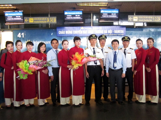Tổ bay của Vietnam Airlines nhận nhiệm vụ khai trương đường bay Hà Nội - Haneda