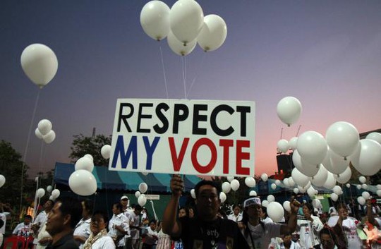 Tuần hành ủng hộ bầu cử ở Bangkok ngày 31-1. Ảnh: Reuters