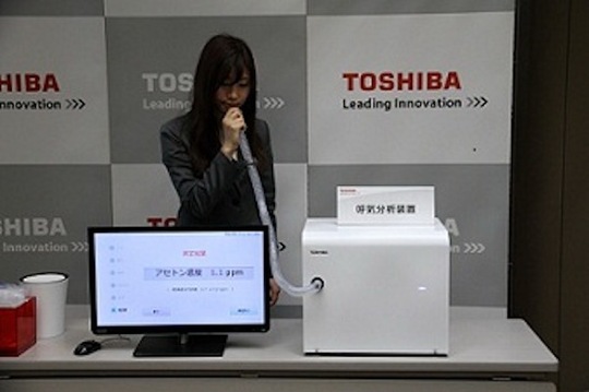Thiết bị phân tích hơi thở để định bệnh của Toshiba