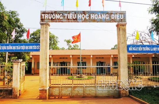 Trường Tiểu học cơ sở Hoàng Diệu, có 420 học sinh, phần đông là người dân tộc S’tiêng. 
