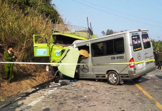 Đã có 9 người chết trong vụ tai nạn thảm khốc ở Thanh Hóa