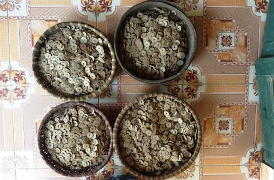 Số tiền xu cổ được gia đình anh Hải phát hiện trong lúc đào đất Số tiền xu cổ được gia đình anh Hải phát hiện trong lúc đào đất
