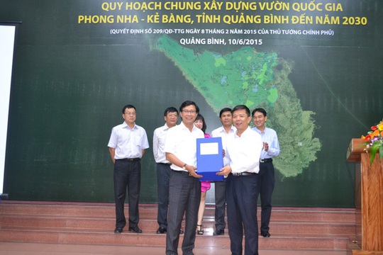 Trao quyết đ ịnh về Quy hoạch chung xây dựng vườn quốc gia Phong nha - Kẻ Bàng đến năm 2030 cho tỉnh Quảng Bình