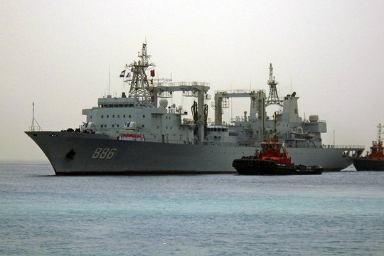 Một tàu hải quân Trung Quốc. Ảnh: Reuters