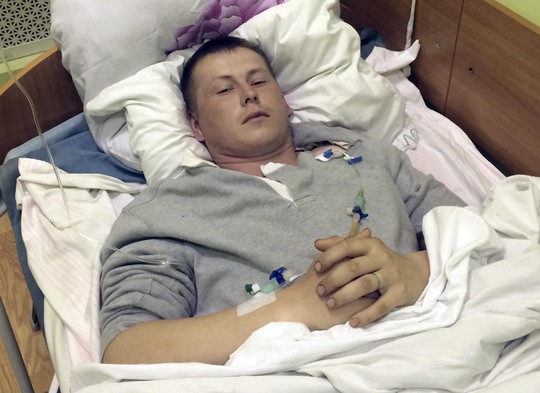 Sgt. Alexander Alexandrov of the Russian special forces lies in a military hospital bed, in Kiev, Ukraine, Monday, May, 18, 2015. Two wounded Russian soldiers captured while fighting in war-torn eastern Ukraine have been transferred to a hospital in Kiev, Ukrainian officials said Monday as Moscow once again firmly denied any involvement in the fighting. (AP Photo/Markian Lubkivskyi )