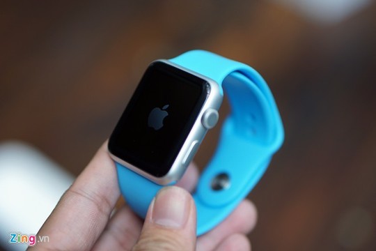 Apple Watch được bán với giá 14 - 19 triệu đồng, cao hơn nhiều so với mức 350 USD tại Mỹ. Ảnh: Duy Tín.