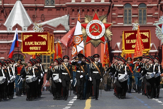 Russian servicemen and cadets march during the Victory Day parade at Red Square in Moscow, Russia, May 9, 2015. Russia marks the 70th anniversary of the end of World War Two in Europe on Saturday with a military parade, showcasing new military hardware at a time when relations with the West have hit lows not seen since the Cold War. REUTERS/Sergei Karpukhin