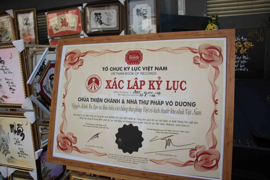Chứng nhận xác lập kỷ lục Quyển kinh Vu Lan và Báo Hiếu viết bằng thư pháp có kích thước lớn nhất Việt Nam