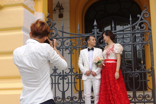 Công trình hơn 100 năm tuổi được rất nhiều cặp đôi uyên ương đến đây chụp ảnh cưới Công trình hơn 100 năm tuổi được rất nhiều cặp đôi uyên ương đến đây chụp ảnh cưới