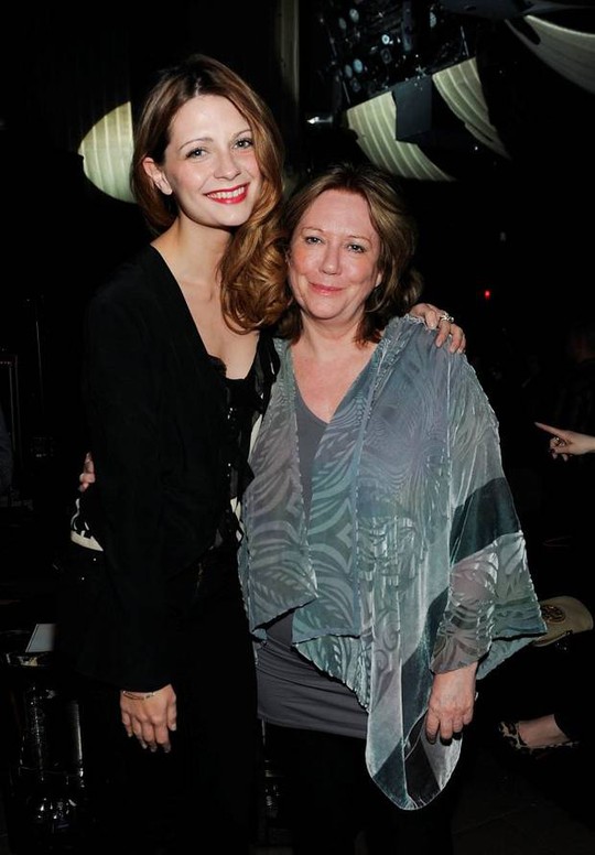 Mischa Barton kiện mẹ ruột của mình