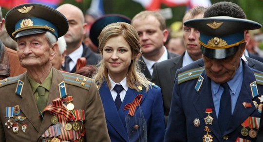 Natalia Poklonskaya (giữa) dẫn đầu đoàn công tố Crimea. Ảnh: Sputnik News