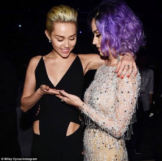 Những khoảnh khắc hài hước của sao tại Grammy 2015