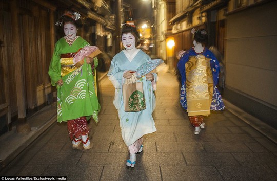 Hé lộ cuộc sống của những Geisha hiện đại qua ảnh