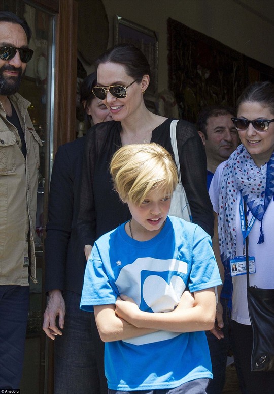 Angelina Jolie và con gái thăm trại tị nạn của người Syria
