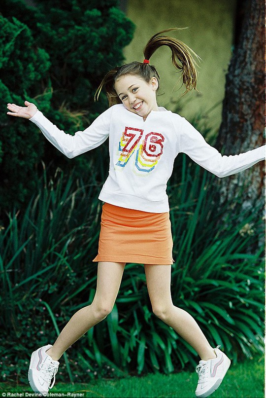 Miley Cyrus đẹp thánh thiện ở tuổi 11