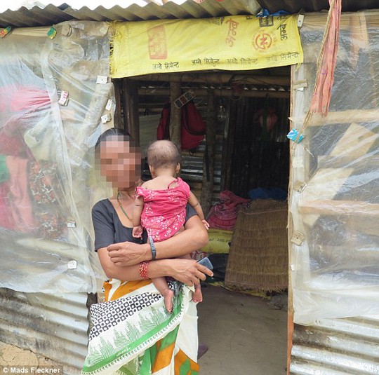 Bà mẹ 4 con Geeta đã bị lừa bán thận nhưng cuối cùng vẫn mất nhà cửa vì động đất.