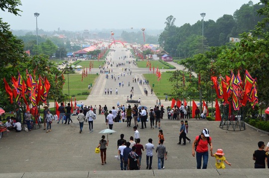 Mặc dù rất mệt nhưng tinh thần ai cũng phấn chấn Mặc dù rất mệt nhưng tinh thần ai cũng phấn chấn
