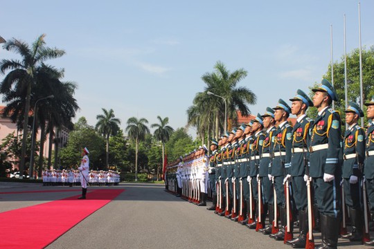 Cận cảnh Bộ trưởng Phùng Quang Thanh đón Bộ trưởng Quốc phòng Mỹ