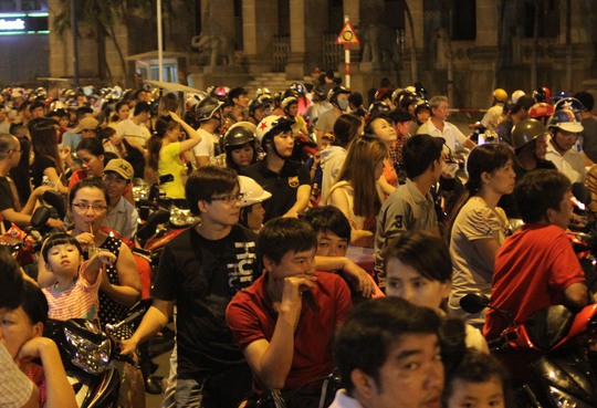 TP HCM: Hàng ngàn người xem pháo hoa mừng Quốc khánh 2-9
