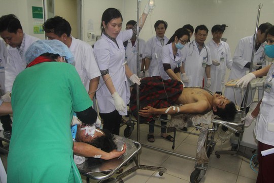 Công nhân thoát chết được cấp cứu tại Bệnh viện Đa khoa Hà Tĩnh