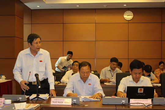 ĐB Trần Thanh Hải (TP HCM) đề nghị Bộ Luật Dân sự (sửa đổi) phải thống nhất cho hay không cho chuyển đổi giới tính Ảnh: PHAN ANH