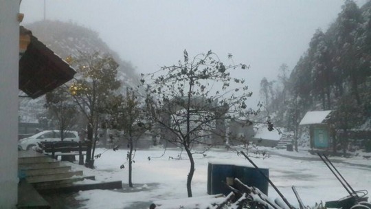 Đến sáng 10/1, lượng tuyết đã dâng lên khá dày tại Trạm Tôn. Ảnh: Dương Lợi
