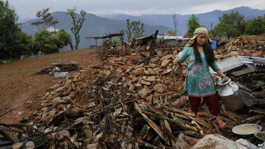 Khu vực Gorkha, một trong những nơi bị động đất tàn phá nặng nề nhất, vẫn chưa nhận được cứu trợ. Ảnh: AP