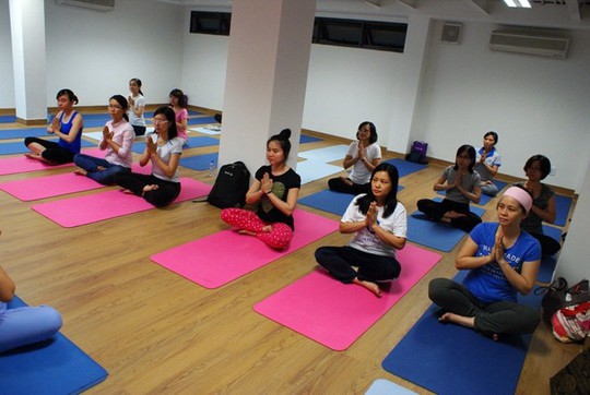 Sanofi còn tạo điều kiện cho nhân viên tăng cường sức khỏe thông qua việc mở những lớp học yoga vào các giờ nghỉ trưa và chiều tối sau giờ làm việc.
