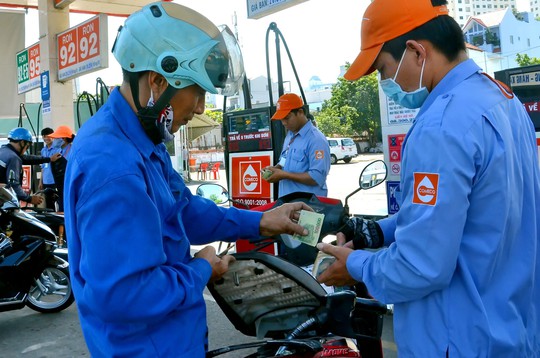 Sau thời gian giảm, giá xăng dầu có nguy cơ tăng trở lại Ảnh: TẤN THẠNH Sau thời gian giảm, giá xăng dầu có nguy cơ tăng trở lại Ảnh: TẤN THẠNH