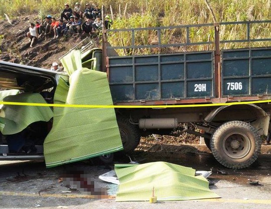 Đã có 9 người chết trong vụ tai nạn thảm khốc ở Thanh Hóa