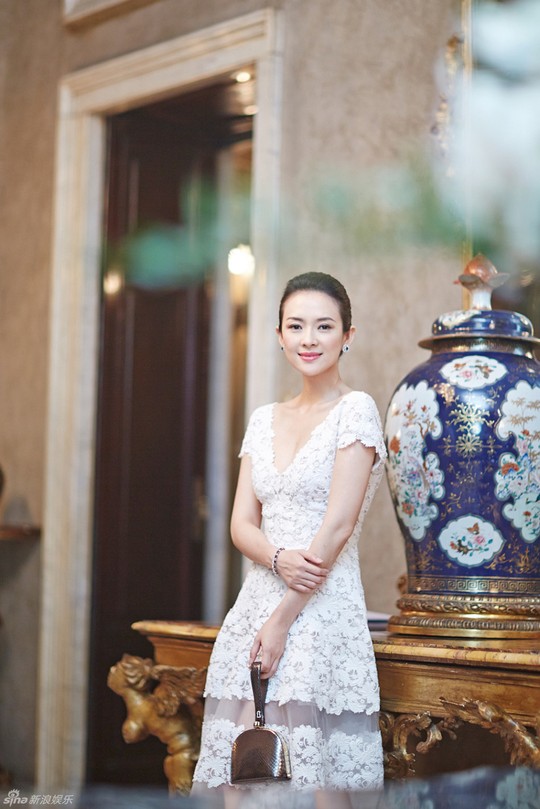 Chương Tử Di đẹp lộng lẫy ở Milan