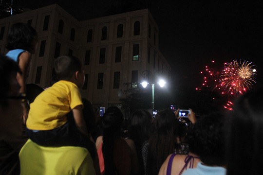 TP HCM: Hàng ngàn người xem pháo hoa mừng Quốc khánh 2-9